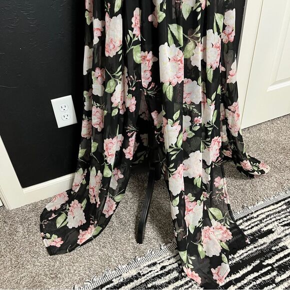 Windsor Black Floral Plunge Maxi Gown with Slit size Small - Picture 3 of 14